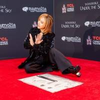 YOSHIKI、米チャイニーズ・シアター手形・足形完成披露セレモニー