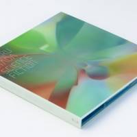 宇多田ヒカル、レーベルの枠を越えた初のベストAL４月10日発売決定
