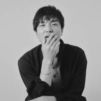 森山直太朗、アニメ「オチビサン」主題歌ジャケ写公開　山崎雅未氏が描き下ろした絵画を使用