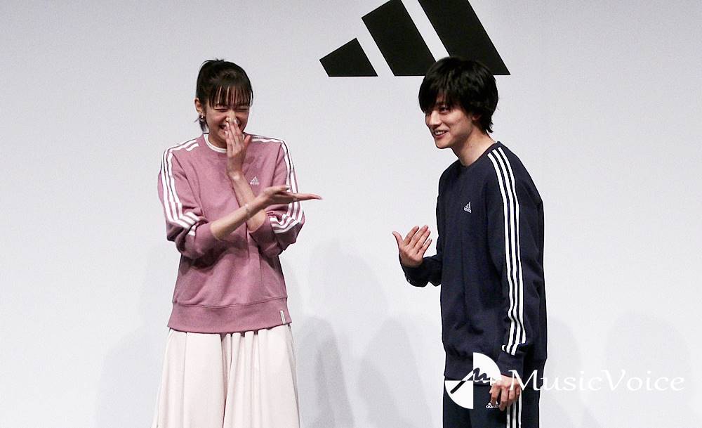 櫻井海音、カメラマンのムチャぶりに神対応　佐藤栞里は大笑い