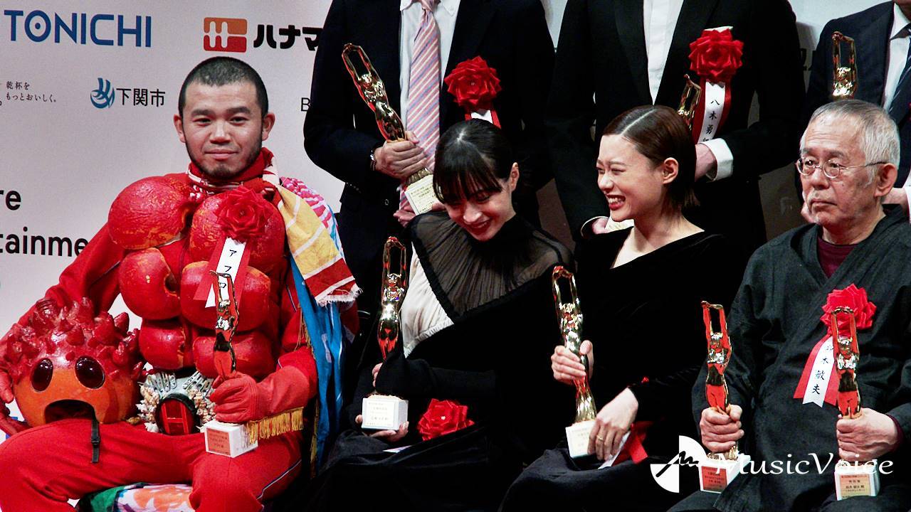 杉咲花＆広瀬すず、フォトセッションの合間ずっとニコニコ