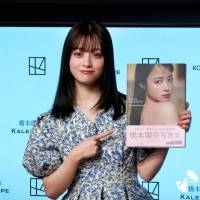【動画】橋本環奈、写真集で大胆肌見せ　大人っぽさと多面的な表情