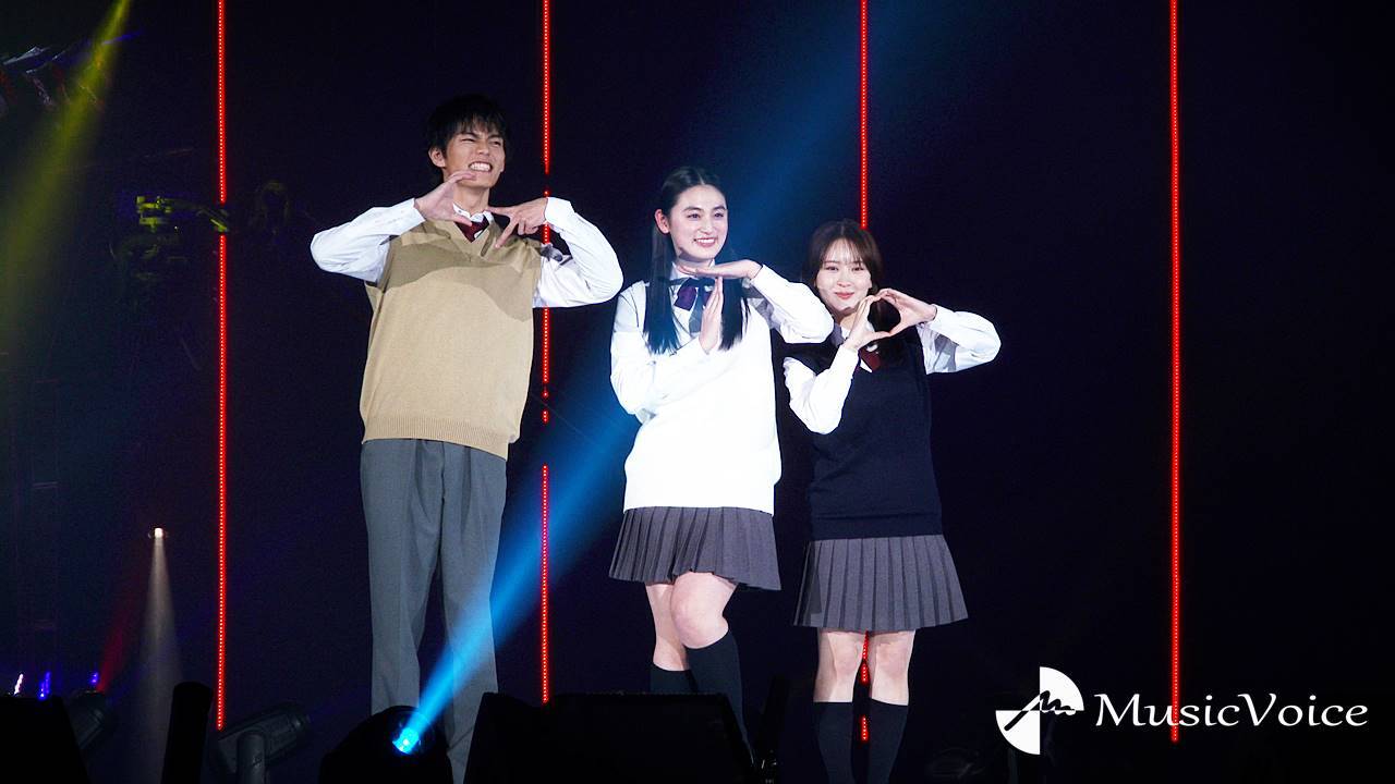 GTO生徒役・八木莉可子・畑芽育・日向亘「反町さんは普段から鬼塚先生」役衣装でランウェイ