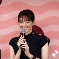 【動画】綾瀬はるか、新CMで「普段の綾瀬」　撮影現場でコーヒー「おなかたぷたぷ」