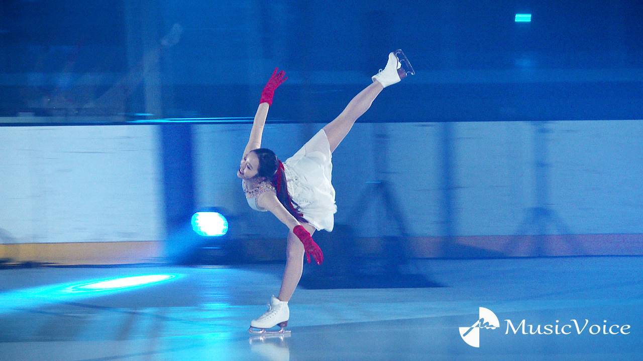 本田真凜、スケーティング披露　華麗な舞に上白石萌歌も興奮「ミューズ！」