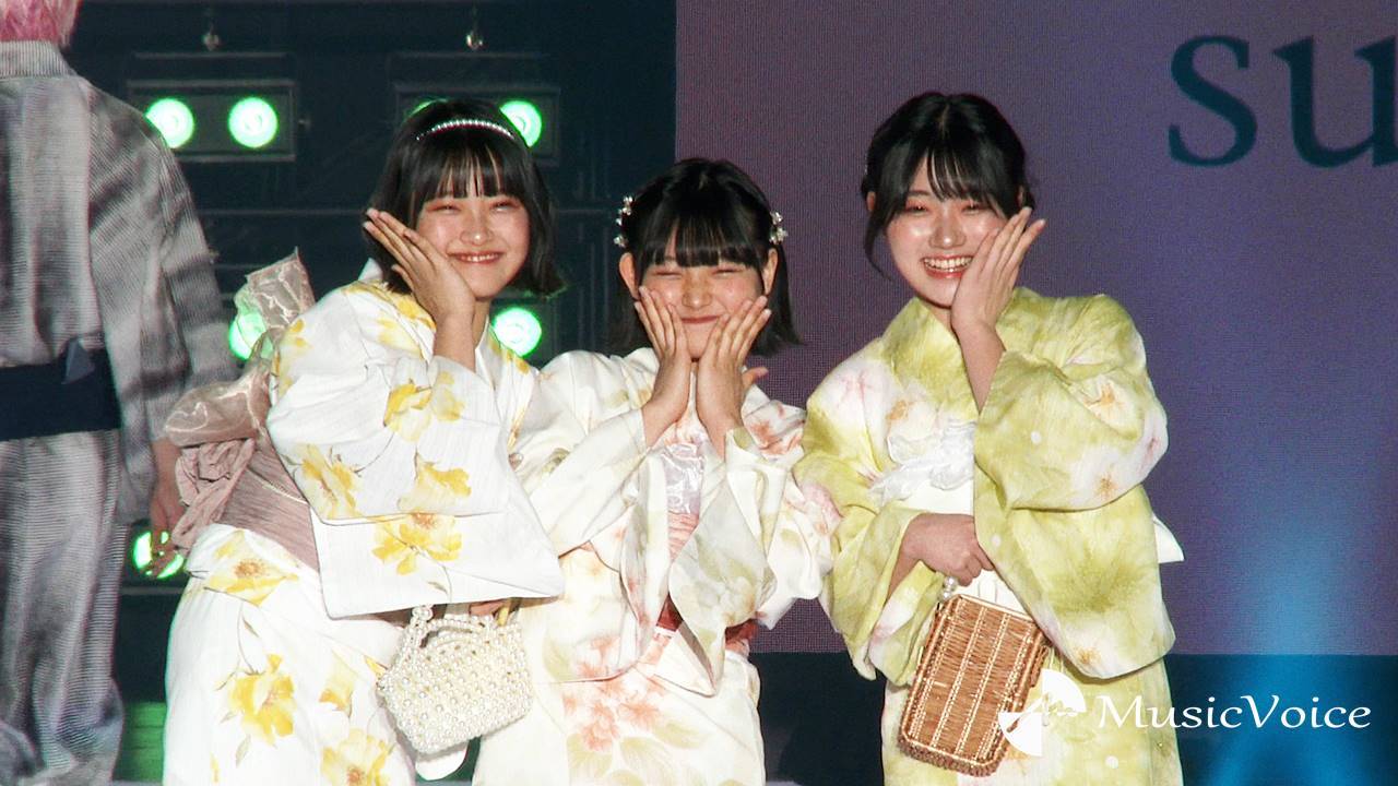 ろこまこあこ、浴衣姿でランウェイ　“もにゅそで”のライブに合わせ