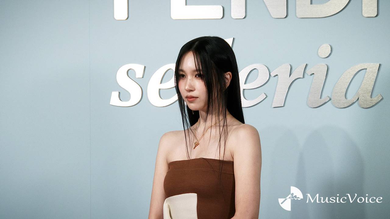 【動画】TWICE・MINA、美デコルテ露わ　帯デザインのビスチェドレス姿