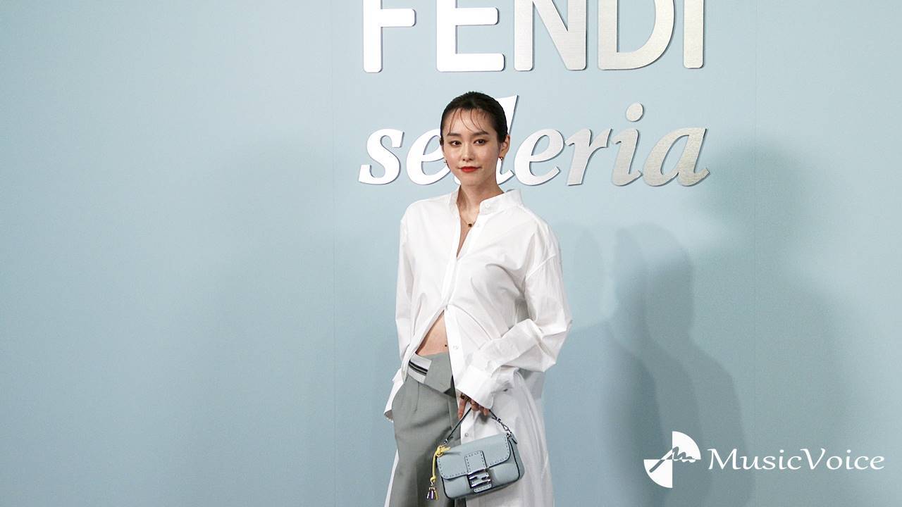 桐谷美玲、美ウエストをチラ見せ　シャツワンピを着こなし「大胆に開けてみました」
