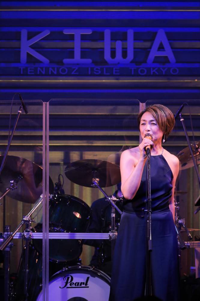 香坂みゆき「続けられていることに感謝」気持ち新たに単独ライブで熱唱