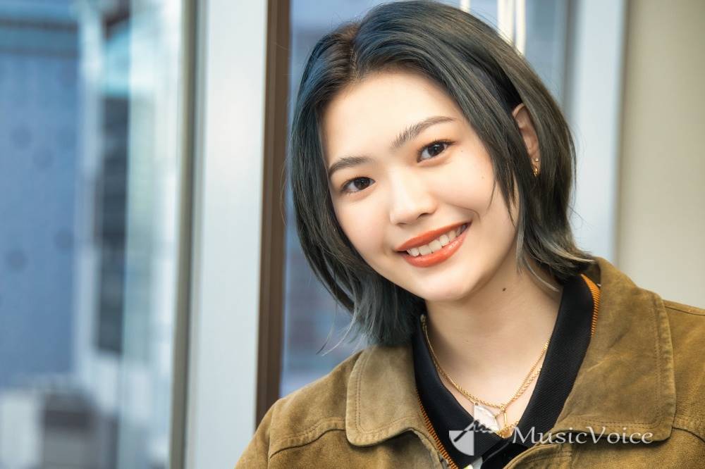 三阪咲「歌い方を研究した」新曲で大事にしていた“昭和感”