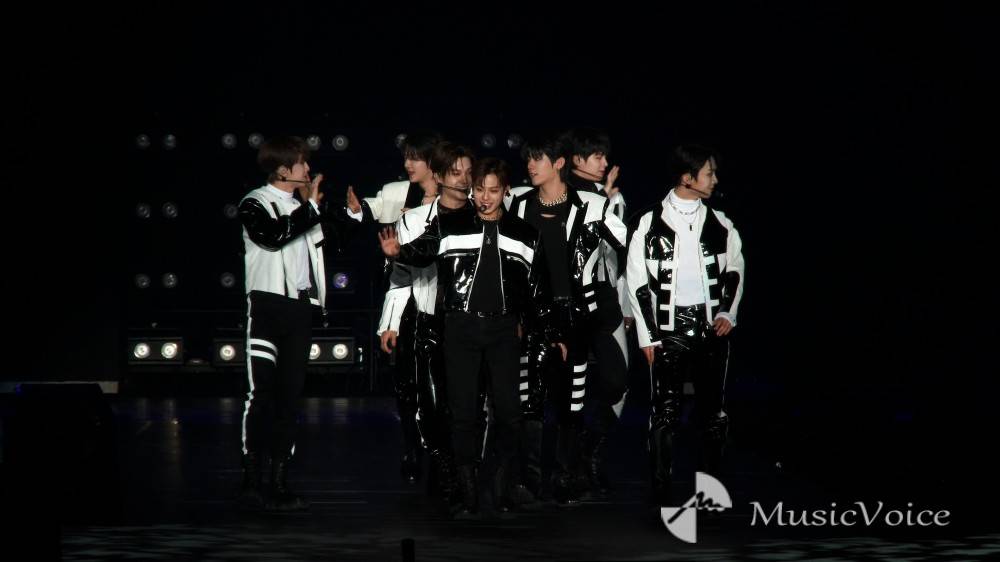 韓国７人組ボーイズグループEVNNE、関コレで圧巻パフォーマンスを披露