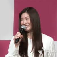 篠原涼子、歌唱中にキス…舞台裏を明かす「事務所には内緒で」