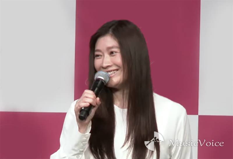 篠原涼子、歌唱中にキス…舞台裏を明かす「事務所には内緒で」