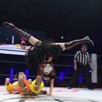 湯本亜美、プロレスデビュー戦で白星