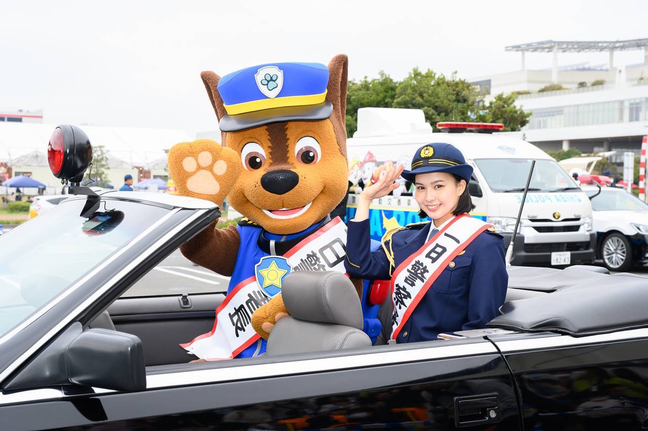 貴乃花の次女・白河れい、一日警察署長　小さい頃の夢は警察官　制服姿で敬礼