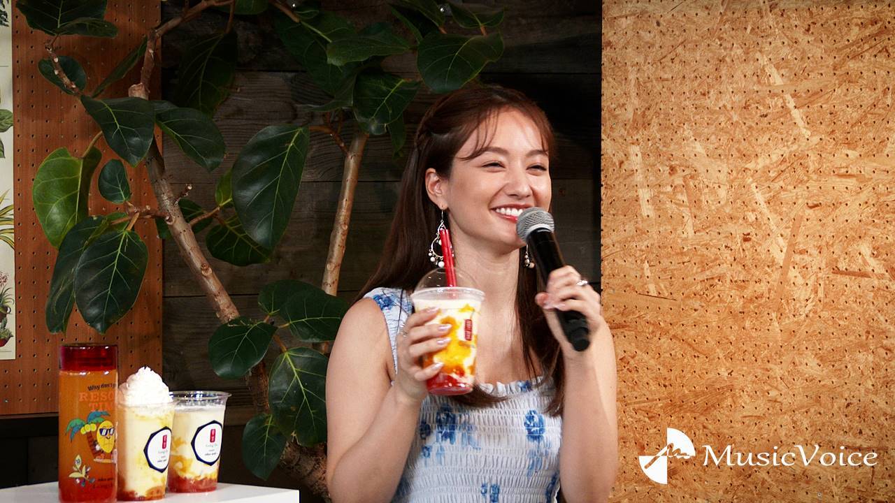 谷まりあ、リゾート気分　初夏限定メニューにうっとり「幸せです！」