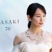 吉岡里帆「最強です」「何と美しい」オフショルダーのドレス姿が反響