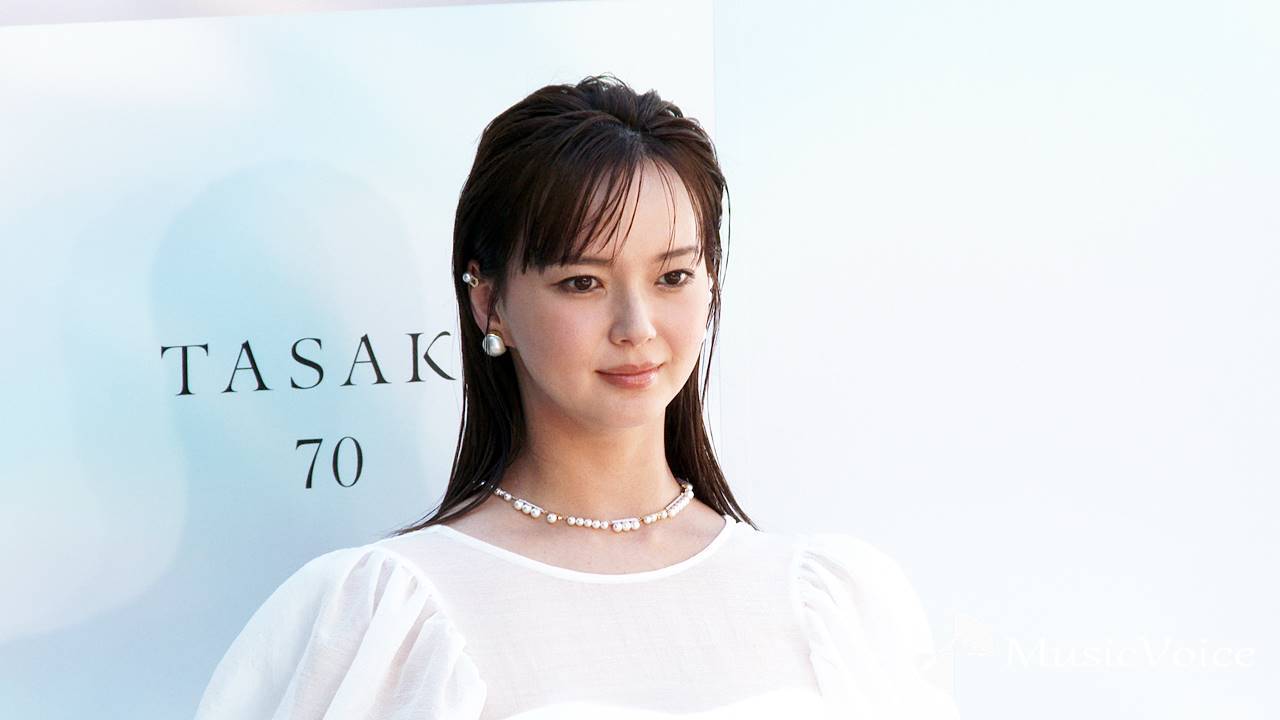 多部未華子、首元に輝く990万円のジュエリー　トークでツボる愛くるしい一面も