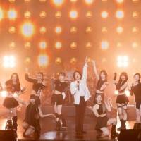 NiziU、ミセスと白熱の対バンライブ　お互いの楽曲に飛び入り参加のサプライズも