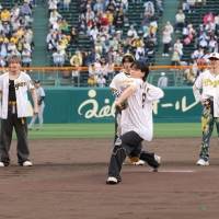 JO1「阪神対巨人」今季初の甲子園伝統の一戦に登場