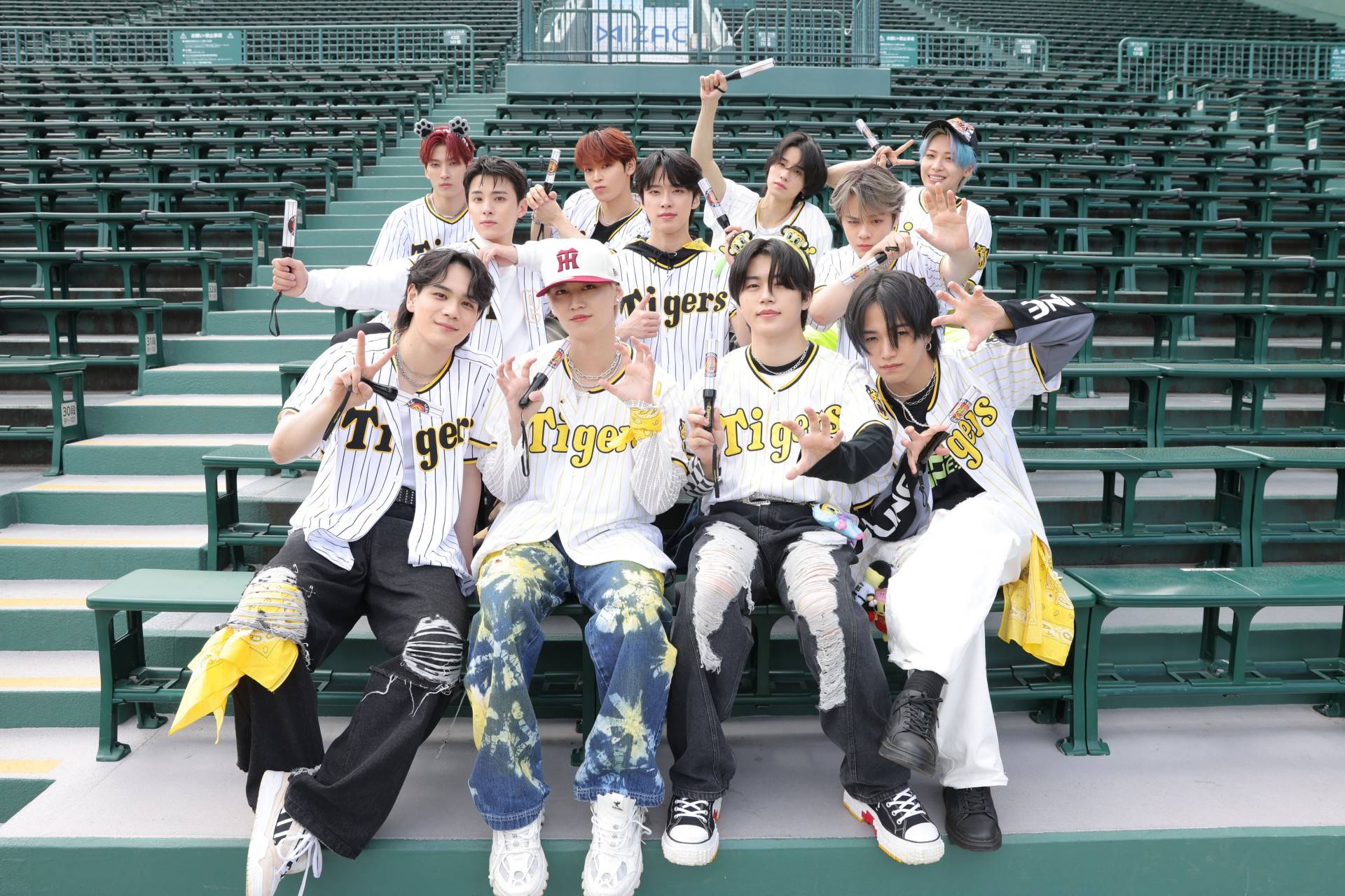 JO1「阪神対巨人」今季初の甲子園伝統の一戦に登場　阪神コラボ曲「Test Drive」初パフォーマンス