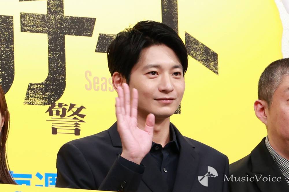 向井理、警察官に間違われて道を聞かれていた　リアルな佇まいに共演者の内田理央も驚き