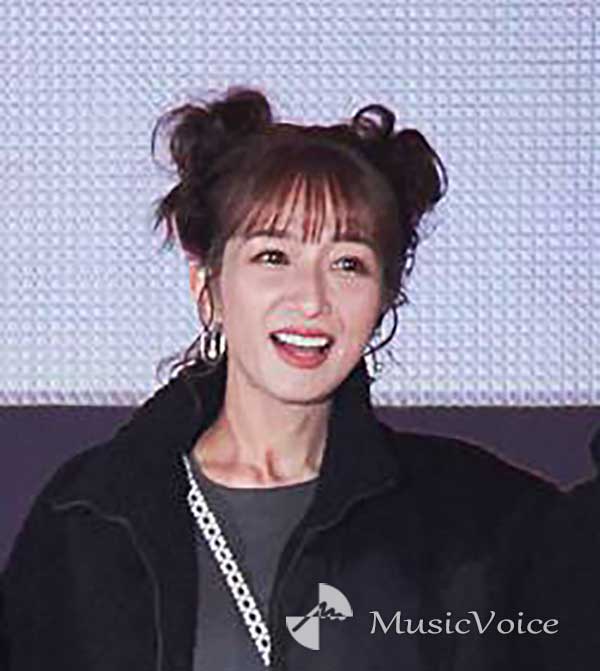 辻希美、髪ブリーチ＆バッサリ「人生初なみに明るいヘアです」