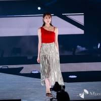 髙橋ひかる、ワンショルダーニット