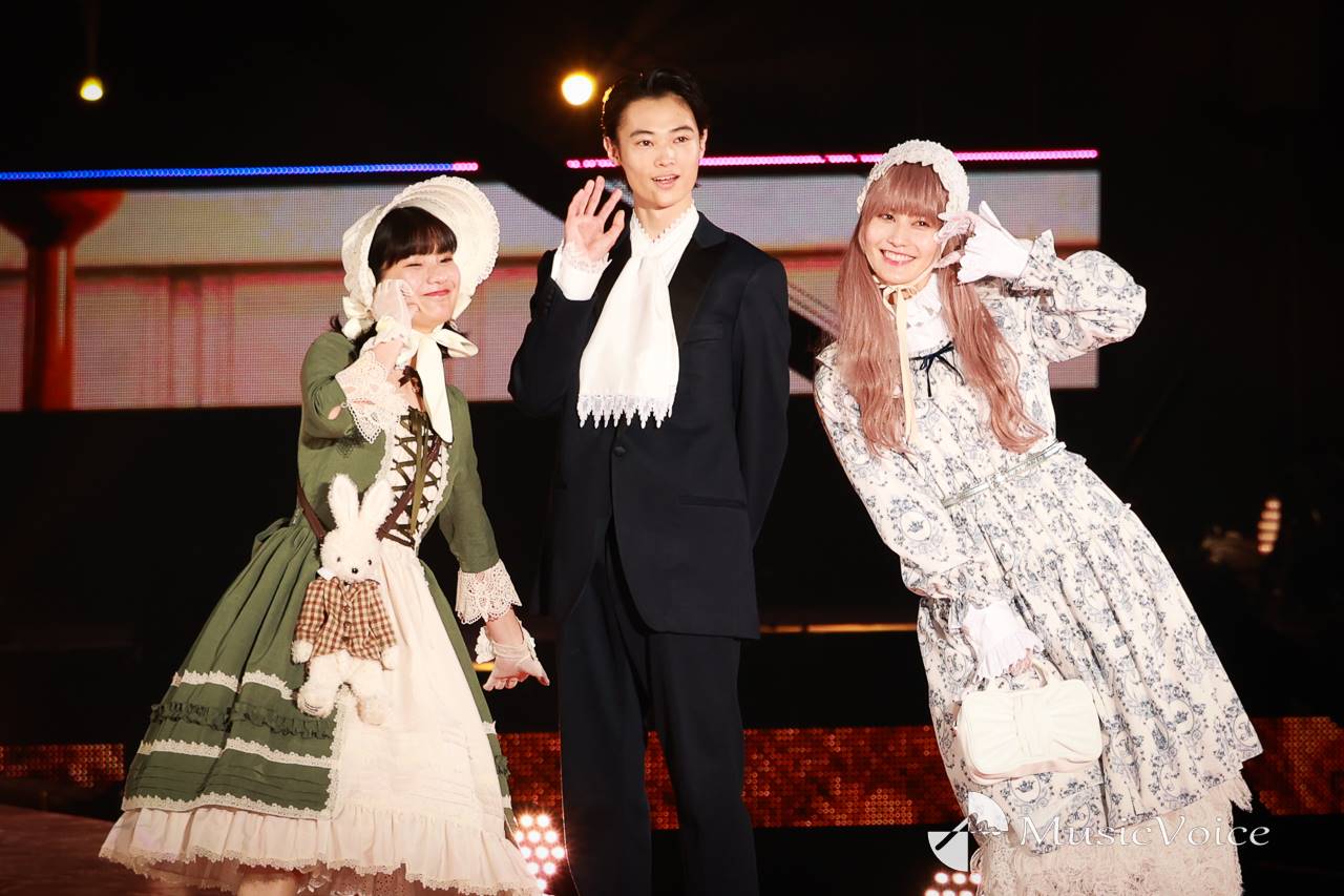 蒔田彩珠、橋本愛とお揃いのロリータファッションでランウェイ「ドキドキ」