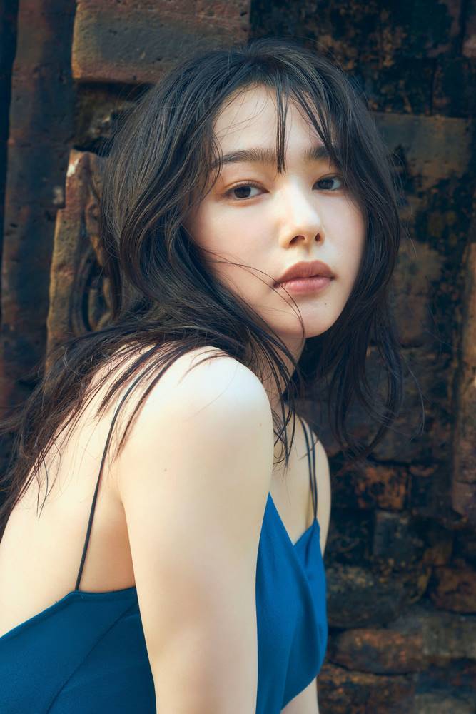 桜井日奈子、10周年記念写真集発売決定　自身初の水着に挑戦