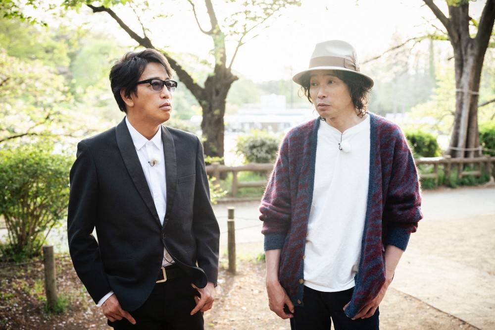 岡村靖幸×斉藤和義、原点の地“吉祥寺”を巡る街ブラロケが実現
