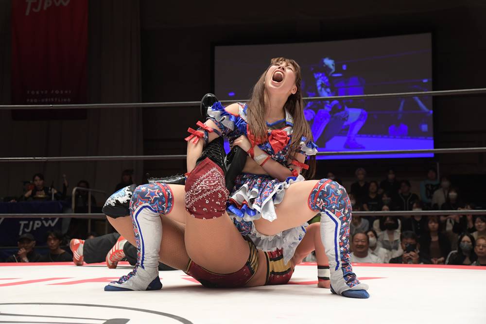 SKE48荒井優希、圧倒的なパワー誇るLAテイラーを下し３度目の防衛に成功
