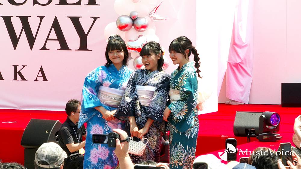 人気３姉妹YouTuberろこまこあこ、浴衣姿でランウェイ　暑さ吹き飛ぶ爽やかスマイル