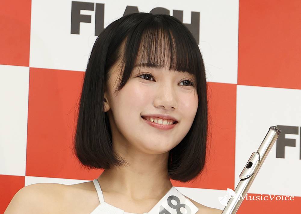 現役音大生・村松亜理、ビキニ姿でフルート演奏「絶対音感あります！」
