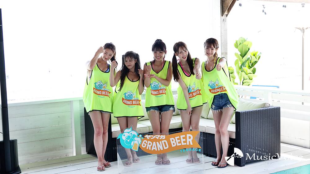 豊田ルナ×新唯×塚越愛実×西綾乃×ひなたまる、ヤンマガ仕様の海の家に登場