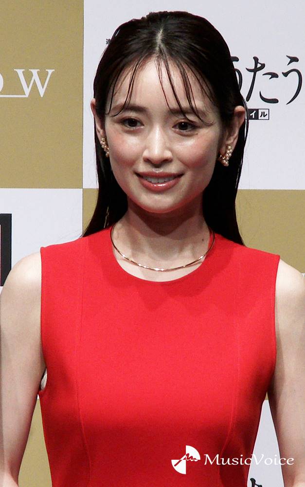 泉里香、美スタイル際立つワンピドレス　『密告はうたう』続編に「気が強く見えるように」