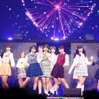 ≠ME、グループ最大規模となる横アリでツアーファイナル「感謝の気持ちでいっぱいです」