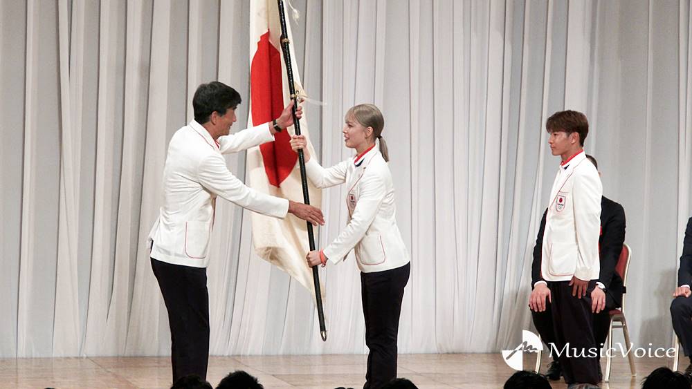 【パリ五輪】江村美咲＆半井重幸、団旗返還　代表選手たちへ室伏長官「心から敬意」