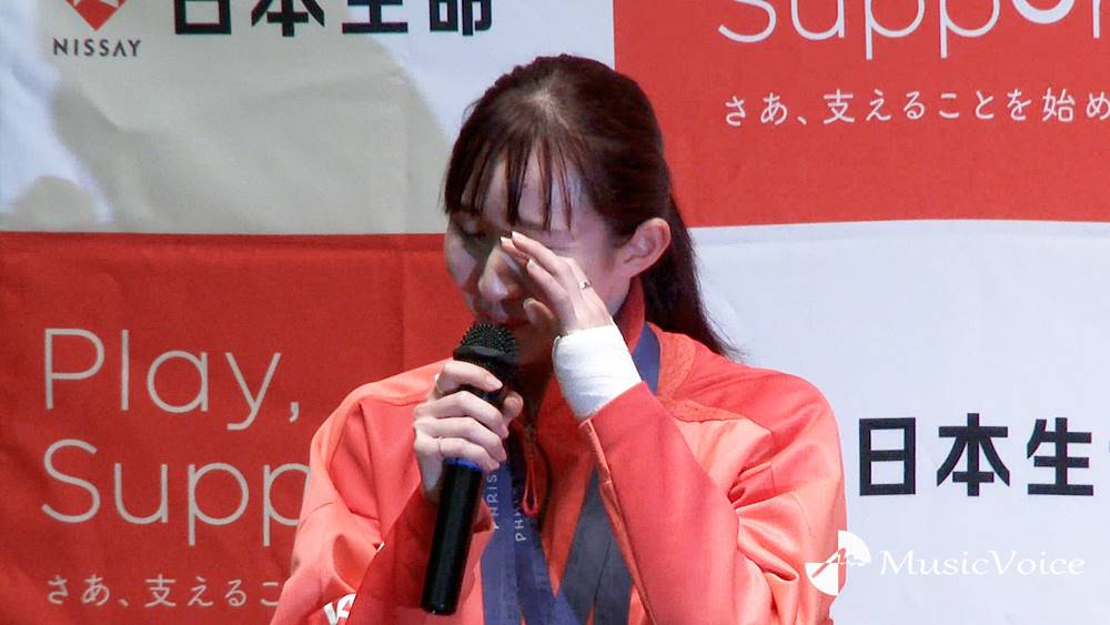 卓球・早田ひな、パリ五輪報告会で涙「思い出すだけで涙が出ちゃう」