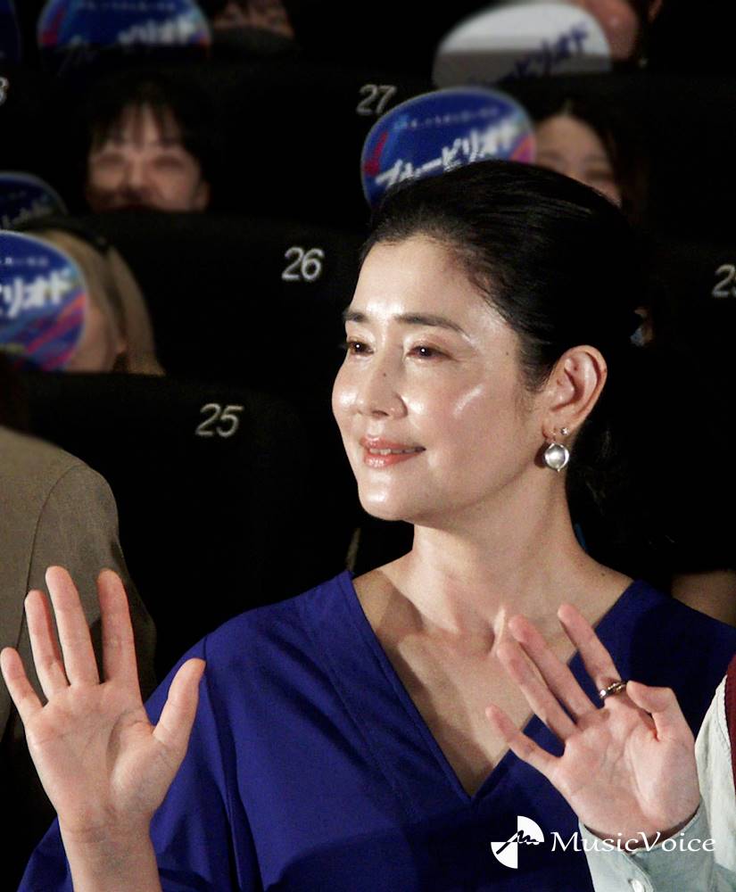 石田ひかり、変わらずの美しさ　チャーミングに小走りも　『ブルーピリオド』で眞栄田郷敦の母役
