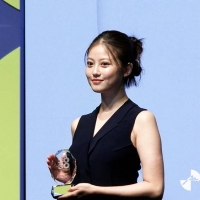 今田美桜、Audi特別賞　深いＶネックのノースリドレスで授賞式「大人になった気持ち」