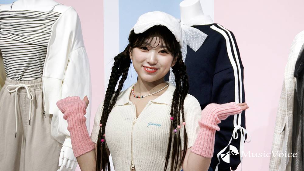 矢吹奈子、へそ出しコーデでキュートに登場　新CMで15ルック着こなし「新鮮でした！」