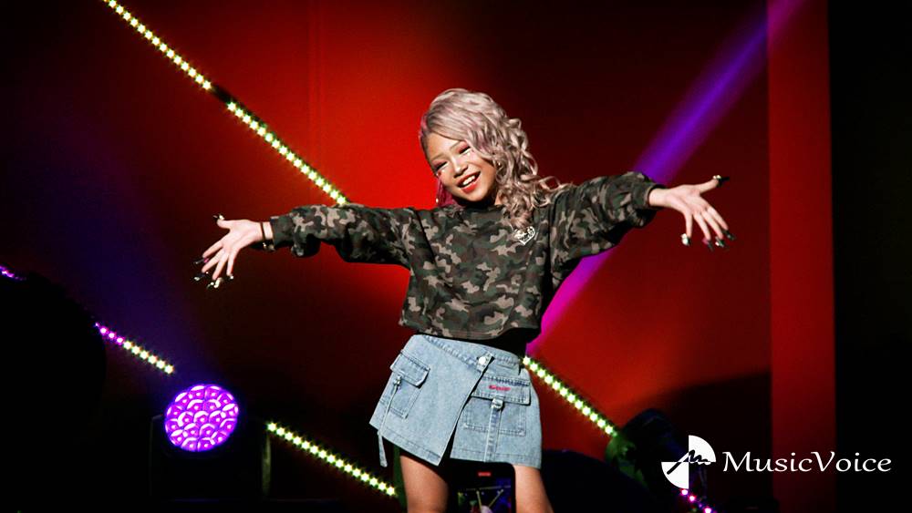 eggの妹・小学生ギャルモデル「KOGYARU」大人顔負けのランウェイ、トークも堂々と