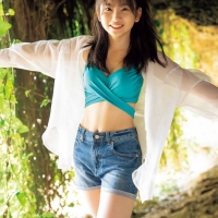モー娘。井上春華、18歳の等身大を収録した1st写真集発売