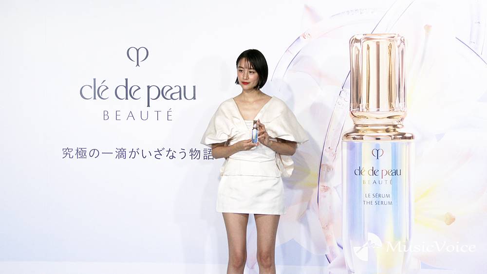 山本美月「すごく短いです…」超ミニスカートで照れ顔、髪もばっさり