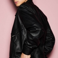平野紫耀、挑発的で“BAD BOY”なムードに
