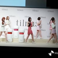 NiziU、美脚ひかる　キュートなパステルカラーの衣装で登壇