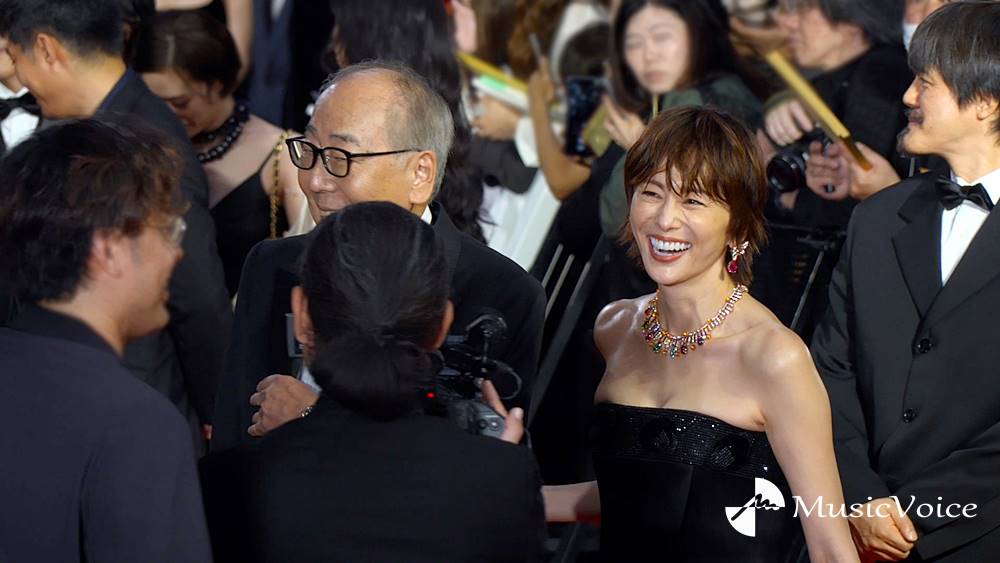 米倉涼子＆岸部一徳、笑顔で腕組みレカペ　『ドクターＸ』劇中から飛び出たかのよう