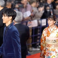 芳根京子、着物姿でキュートな小走りも　松坂桃李とレカペ
