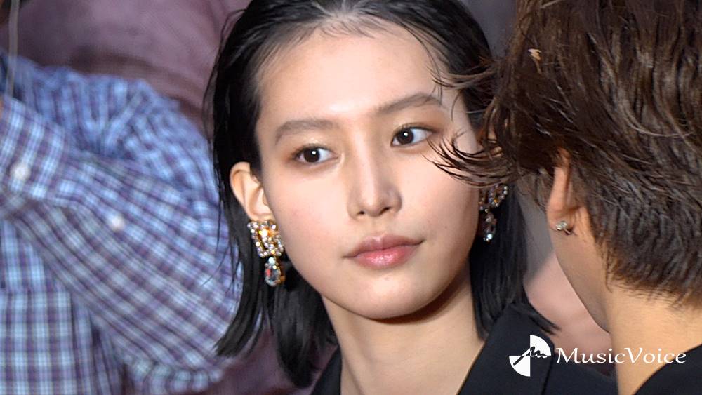 南沙良、レアなミニスカ美脚　初レカペは「緊張」